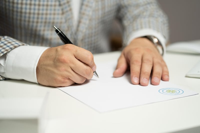 Signature par ordre : exemples et modèle 2026 pour bien rédiger