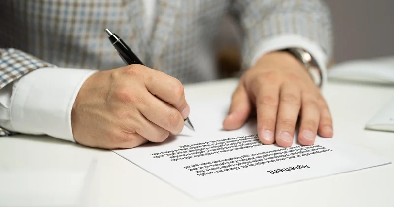 Les 5 erreurs qui transforment une signature P.O. en bombe à retardement