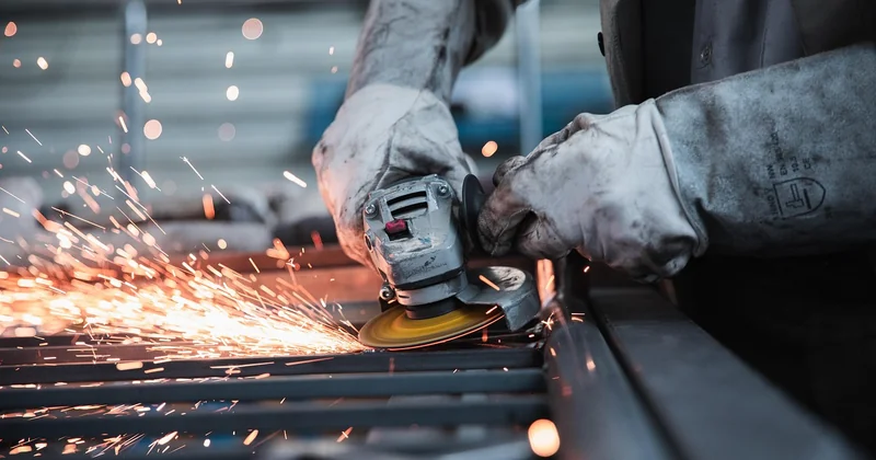 Les postes facturés : fabrication, pose, et la ligne qu'on oublie toujours