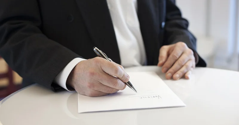 Comment vérifier qu'un document signé P.O. est recevable ?