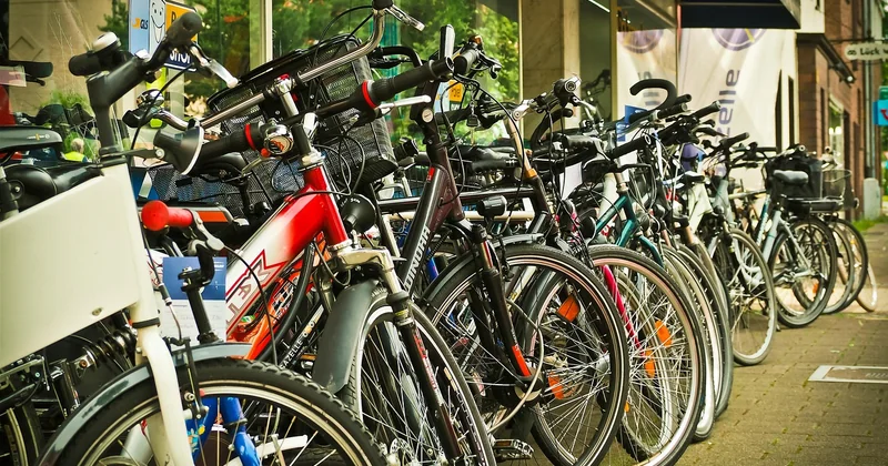 Enseigne en centre-ville ou en périphérie : le vrai écart de coût